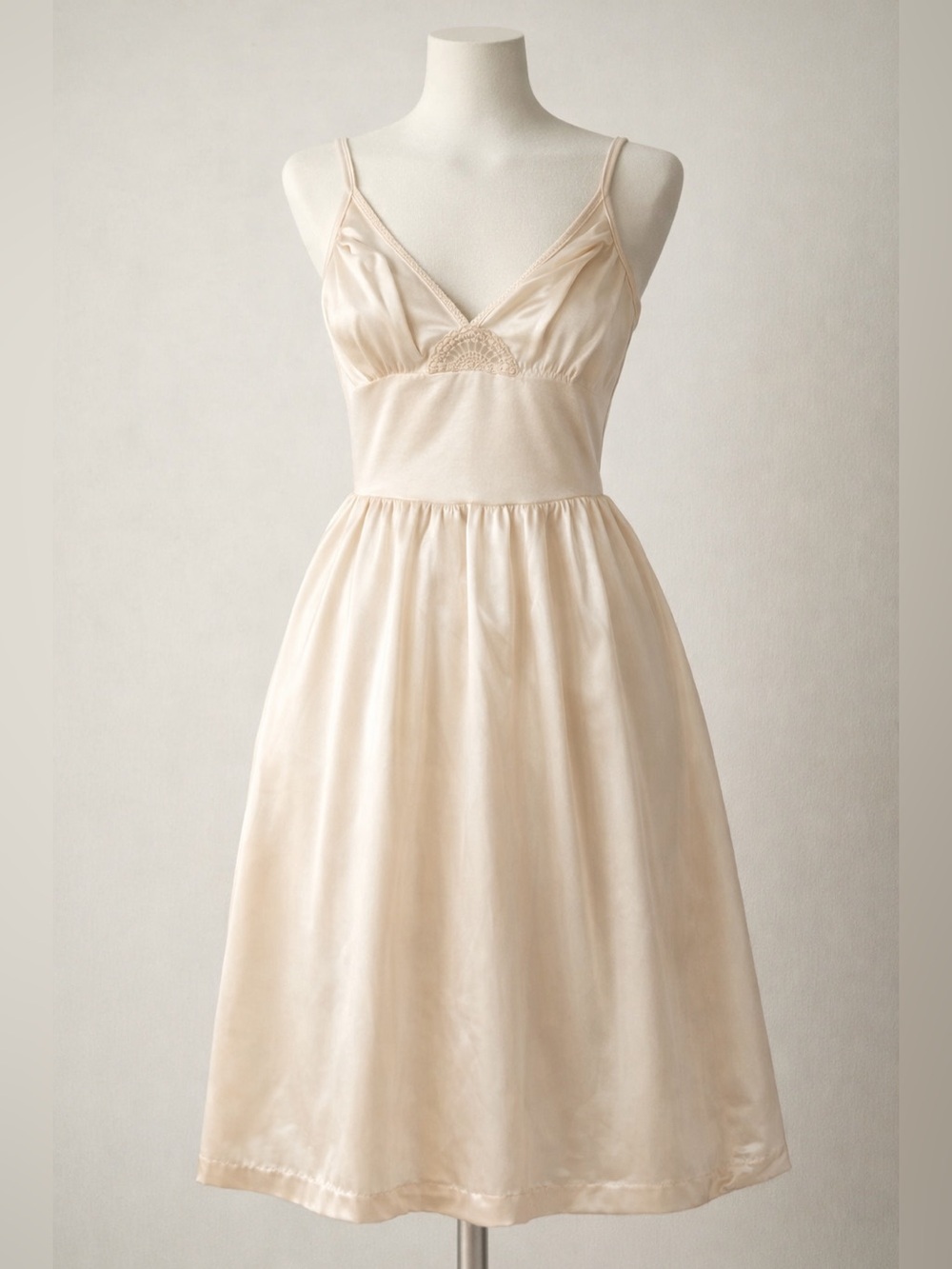 Vintage Warner’s Satin Full Slip Dress Beige Nylon Lingerie Size 32/70